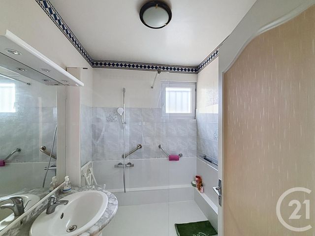 Appartement F4 à vendre - 4 pièces - 74.11 m2 - RAMBOUILLET - 78 - ILE-DE-FRANCE - Century 21 Maitrejean Immobilier