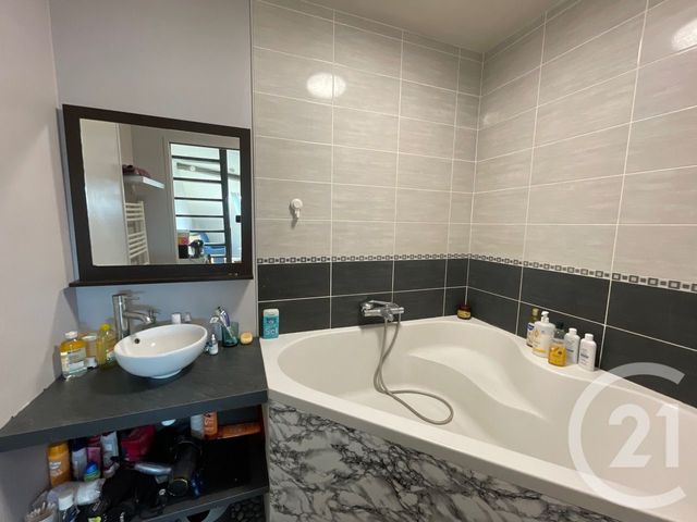 Appartement F3 à louer - 3 pièces - 70.47 m2 - RAMBOUILLET - 78 - ILE-DE-FRANCE - Century 21 Maitrejean Immobilier