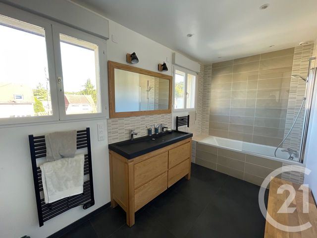 maison à louer - 7 pièces - 223.47 m2 - ST REMY LES CHEVREUSE - 78 - ILE-DE-FRANCE - Century 21 Maitrejean Immobilier