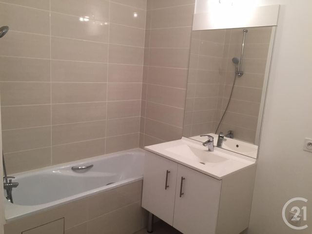 Appartement F3 à louer - 3 pièces - 63.04 m2 - RAMBOUILLET - 78 - ILE-DE-FRANCE - Century 21 Maitrejean Immobilier