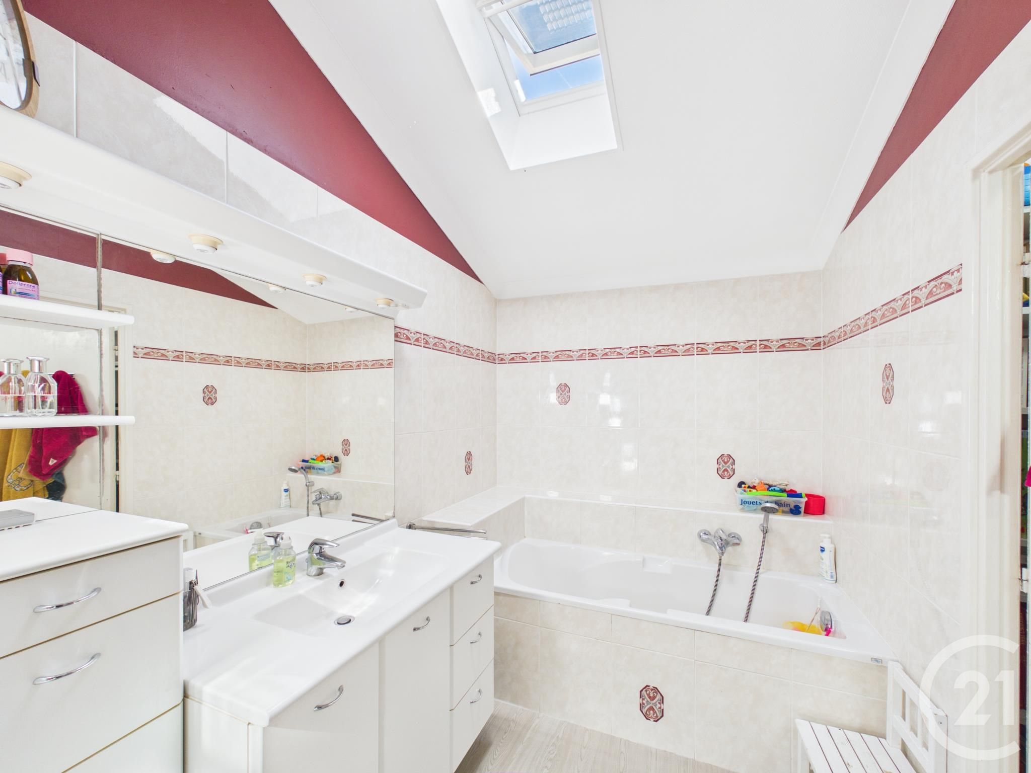maison à vendre - 6 pièces - 142.0 m2 - RAMBOUILLET - 78 - ILE-DE-FRANCE - Century 21 Maitrejean Immobilier — 14